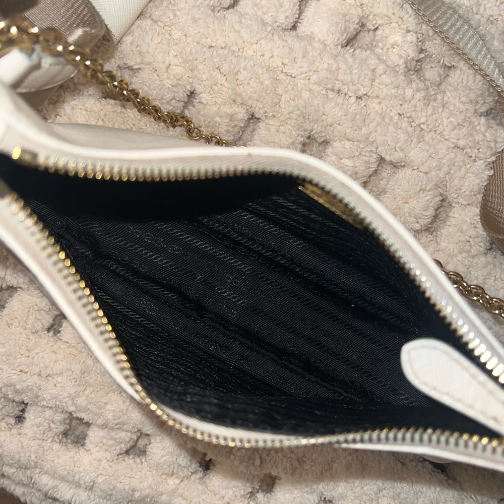 Leather Saffiano Prada Bag (Authentic) - Picture 8 of 15